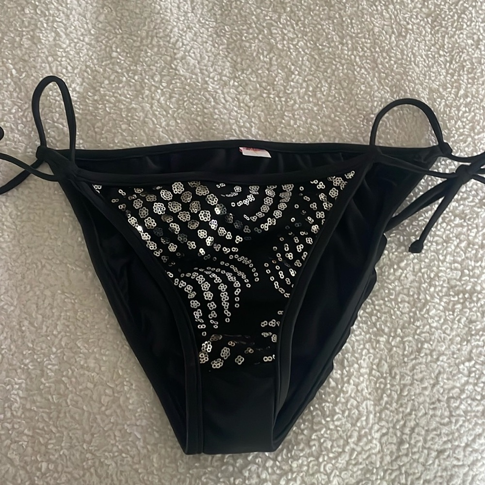 NWOT size 6 Venus bikini bottom never worn